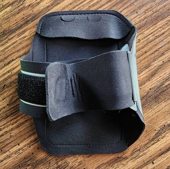 Belkin Sport-Fit Plus Armband For Samsung Galaxy S4/S5 - Picture 6 of 9